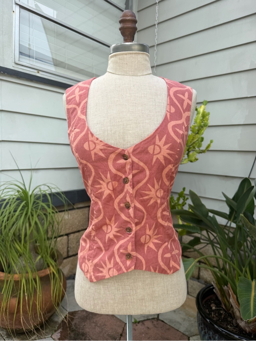 billabong Sleeveless Button-Front Tank Top in Dusty Rose Sunprint